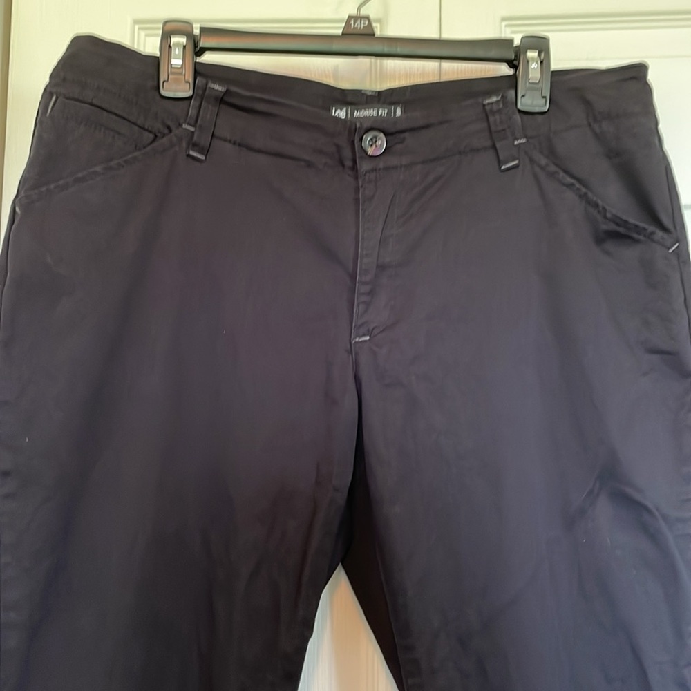 Women’s Lee Midrise Fit black capris 4 pockets cotton spandex stretch